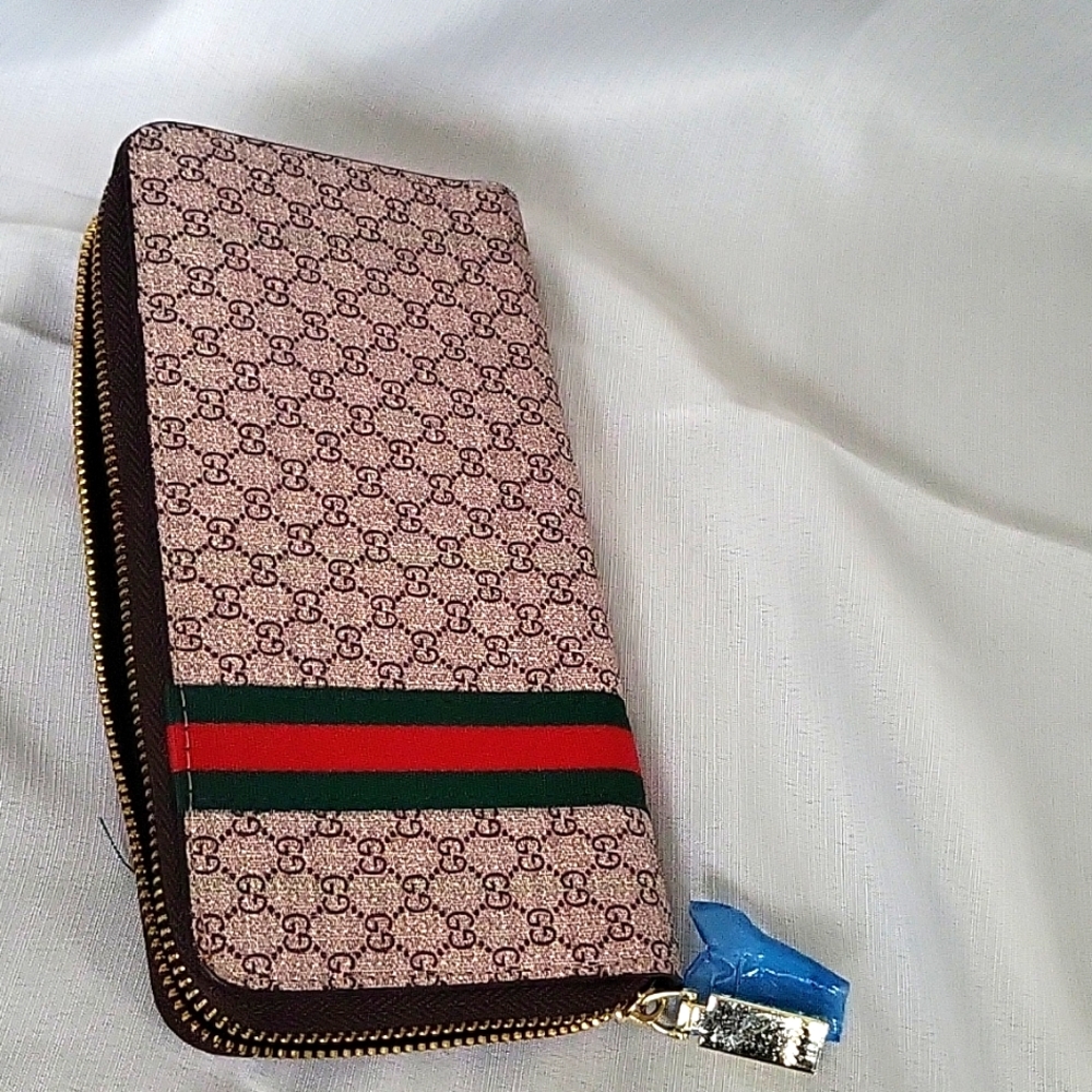 Gucci zipper Wallet